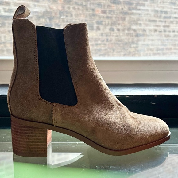 🌸STEVE MADDEN🌸 Rhiannon Chelsea Boot Brown
Suede size 9M - Picture 4 of 11